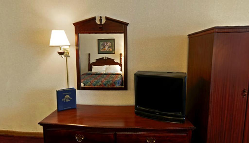 Americas Best Value Inn Waukegan Εξωτερικό φωτογραφία
